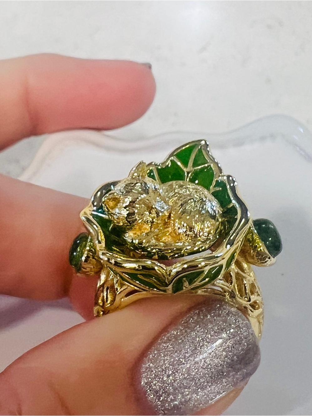 Gold Tone Metal Green Enamel Sleeping Cat Leaf Cocktail Ring Size 7 w greenStone